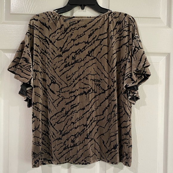 Chicos Velvet Burnout Tiger Print Flutter Sleeve V-Neck Blouse Sz 1 M Whimsigoth - Picture 6 of 6